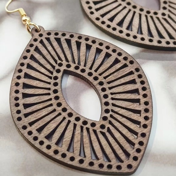 NEW - Bohemian Style Wooden Hollow Earrings Dainty Jewelry - Picture 4 of 5